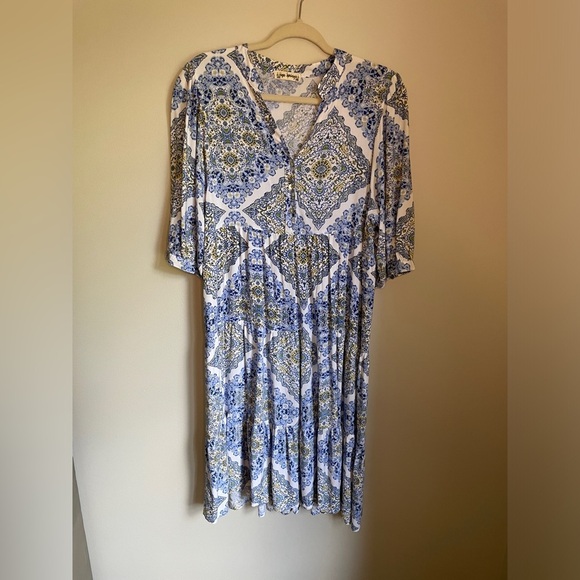 Hope Springs Printed Tiered Midi Dress in Blue and White Size Medium - Picture 2 of 6